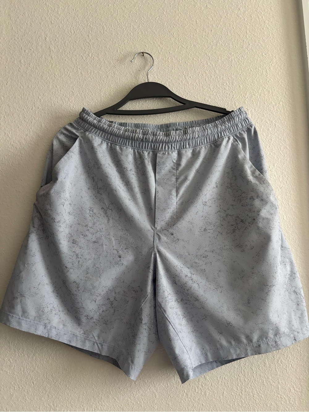 lululemon athletica Men's Light Gray Marbled Athletic Shorts